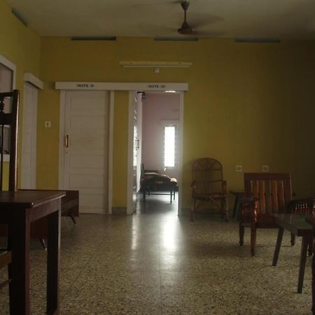 Отель Bed And Bath For 1-8 People Тривандрум Экстерьер фото