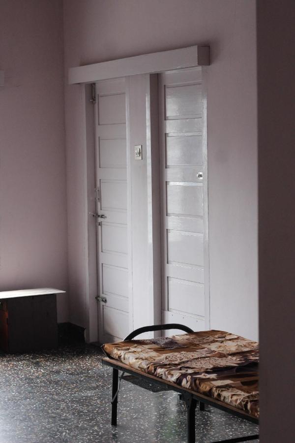 Отель Bed And Bath For 1-8 People Тривандрум Экстерьер фото