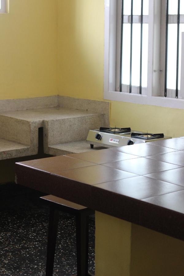 Отель Bed And Bath For 1-8 People Тривандрум Экстерьер фото