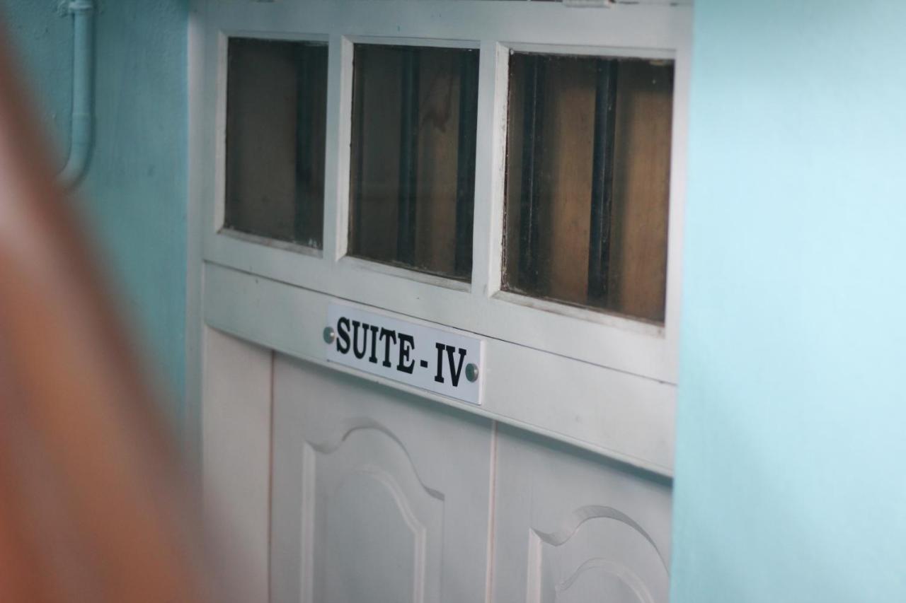 Отель Bed And Bath For 1-8 People Тривандрум Экстерьер фото