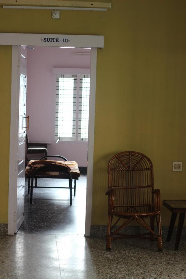 Отель Bed And Bath For 1-8 People Тривандрум Экстерьер фото