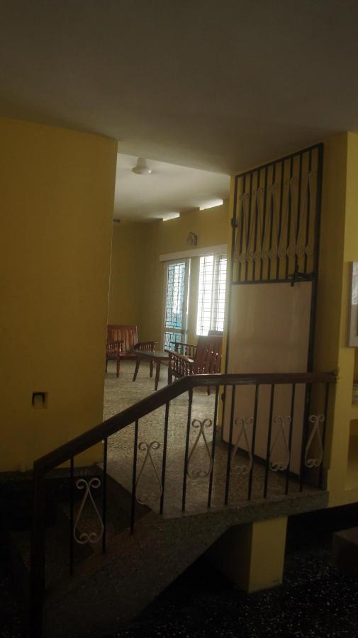Отель Bed And Bath For 1-8 People Тривандрум Экстерьер фото
