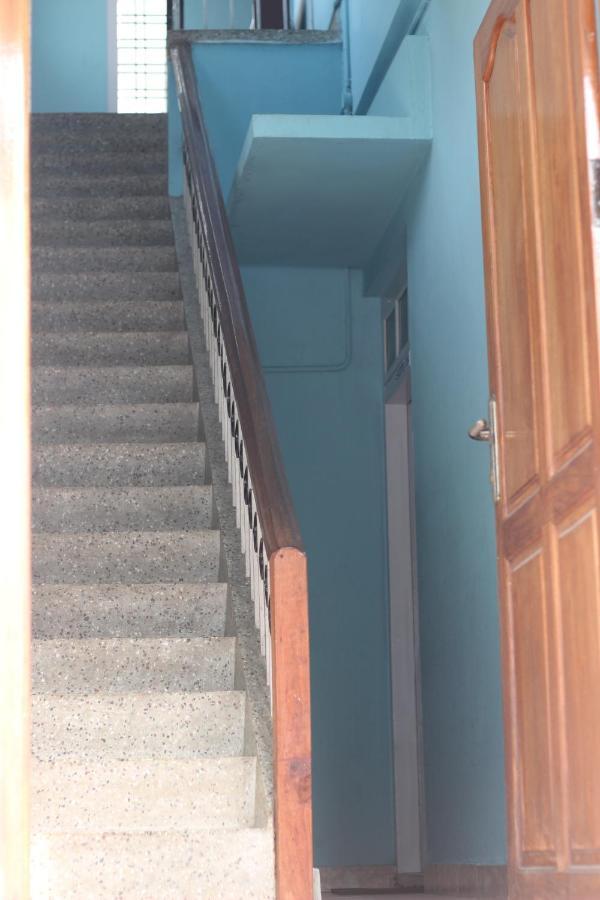 Отель Bed And Bath For 1-8 People Тривандрум Экстерьер фото
