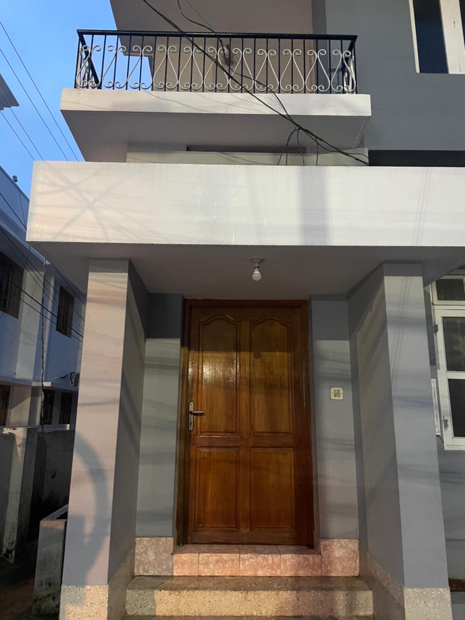 Отель Bed And Bath For 1-8 People Тривандрум Экстерьер фото
